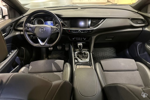 Opel Insignia 9