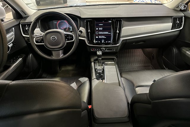 Volvo S90 9