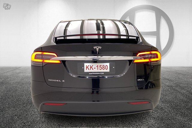 Tesla MODEL X 4