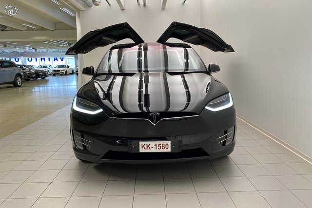 Tesla MODEL X 21