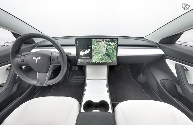 Tesla Model 3 10