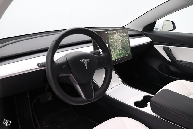 Tesla Model 3 19