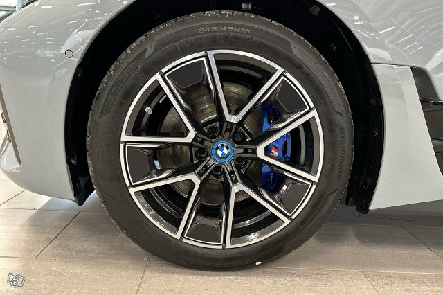 BMW I4 M50 10