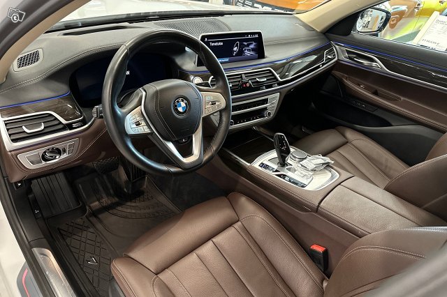 BMW 745 6