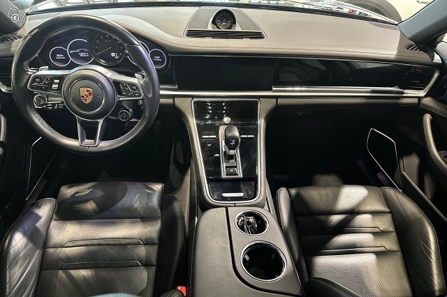 Porsche Panamera 10