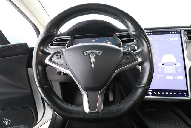 Tesla Model X 9