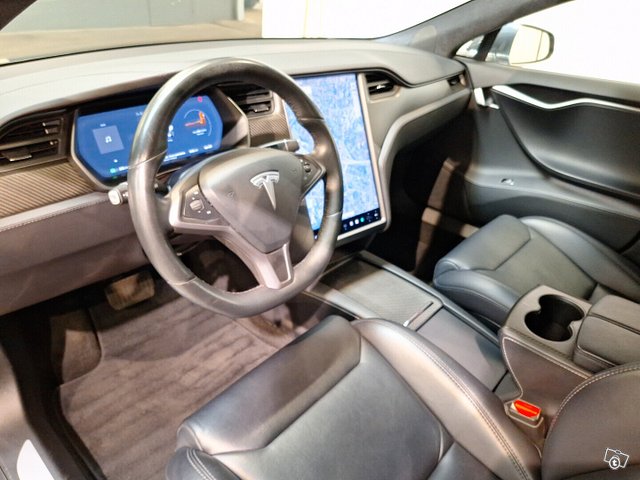 Tesla Model S 7