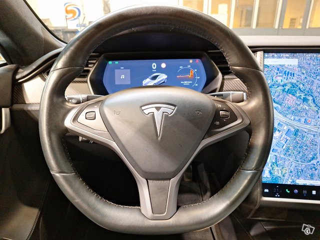 Tesla Model S 8