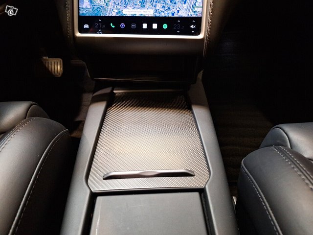 Tesla Model S 18