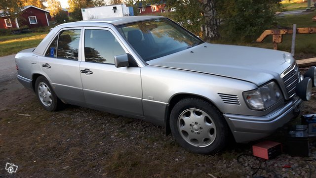 Mercedes-Benz W124, osia