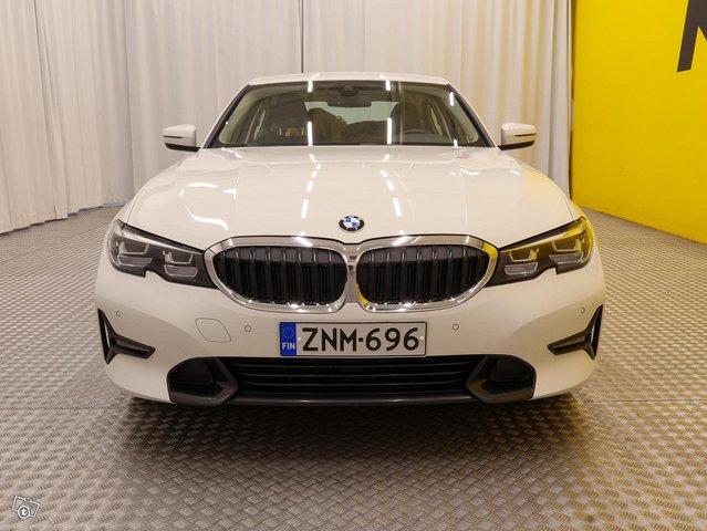 BMW 330 21