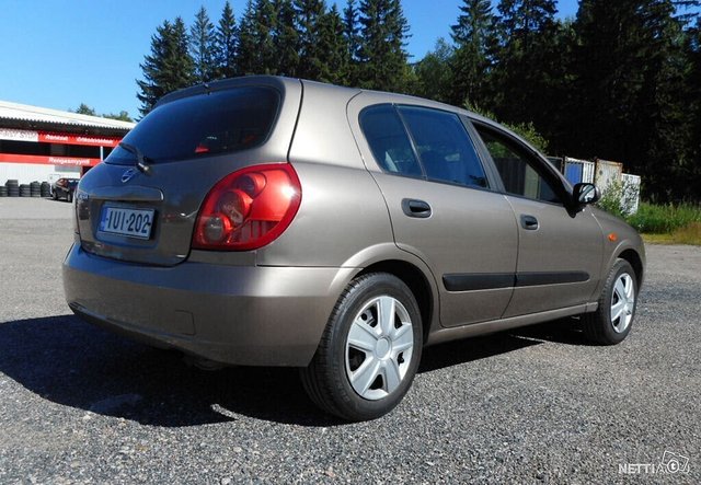 Nissan Almera 4