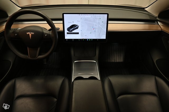 Tesla Model 3 10