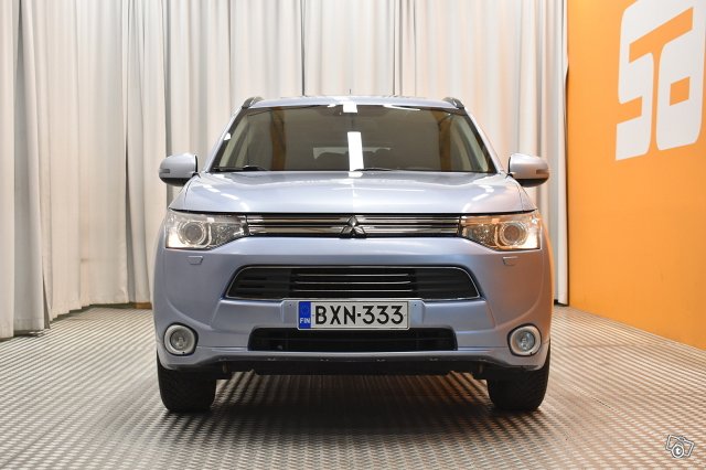 Mitsubishi Outlander PHEV 2