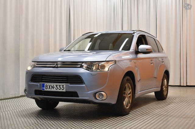 Mitsubishi Outlander PHEV 4