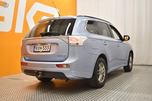 Mitsubishi Outlander PHEV 8