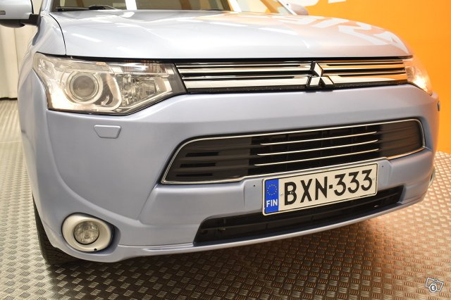 Mitsubishi Outlander PHEV 10