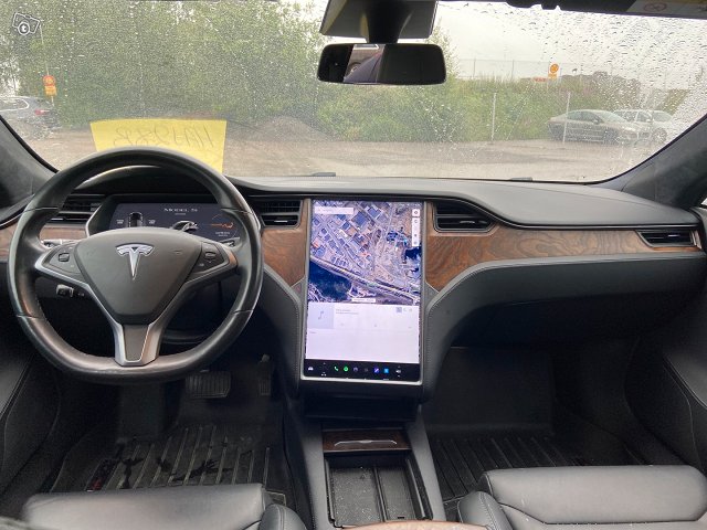 Tesla Model S 5