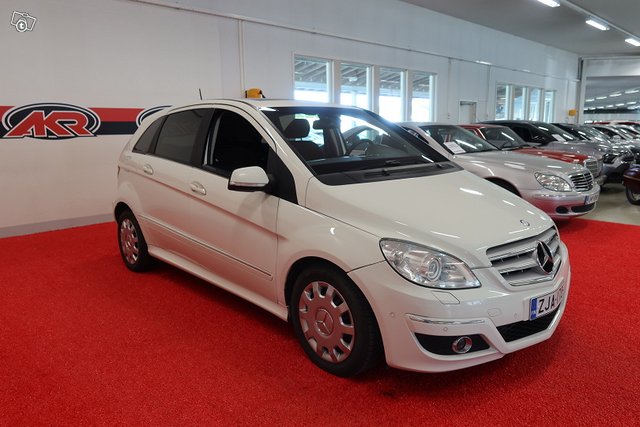 MERCEDES-BENZ B 180 CDI 4