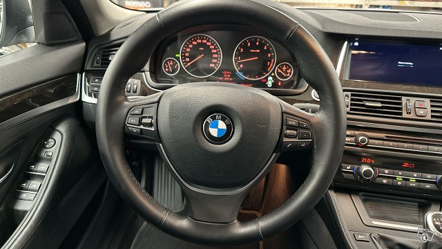 BMW 523 11