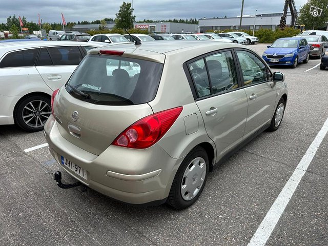 Nissan Tiida 2