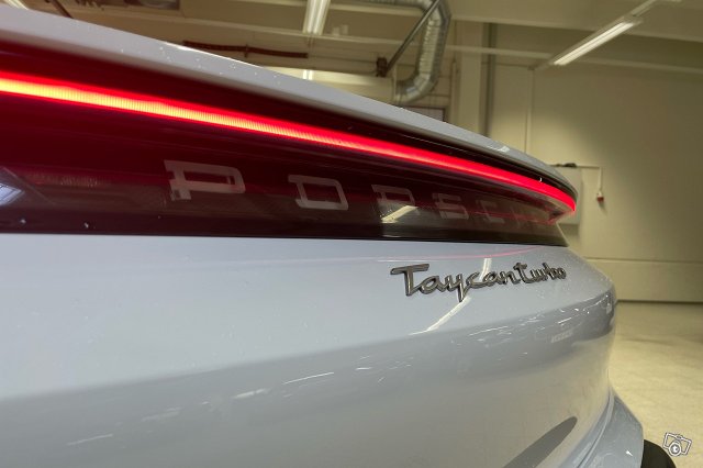 Porsche Taycan 14