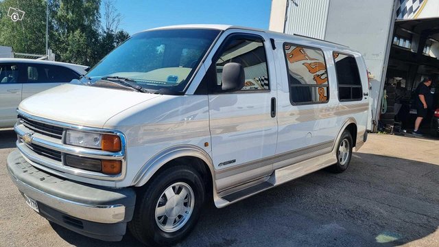 Chevrolet Express 1500 8