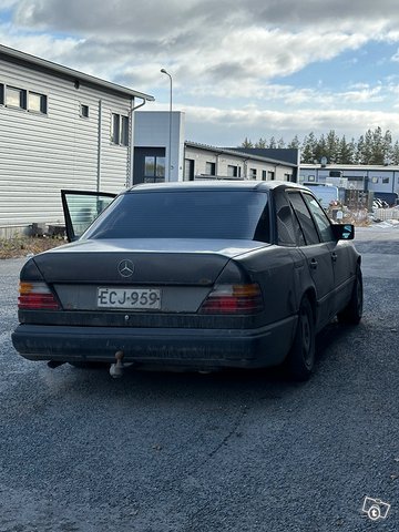 Mercedes-Benz 230 3