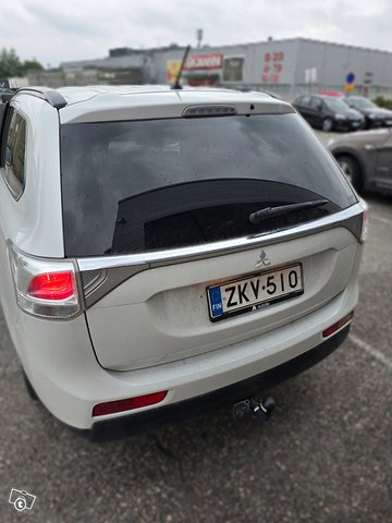 Mitsubishi Outlander 2