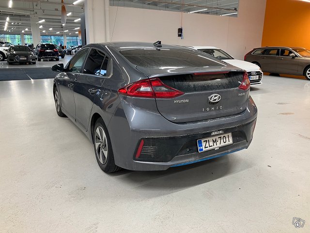 Hyundai IONIQ Hybrid 4