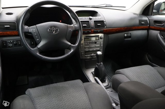 Toyota Avensis 12