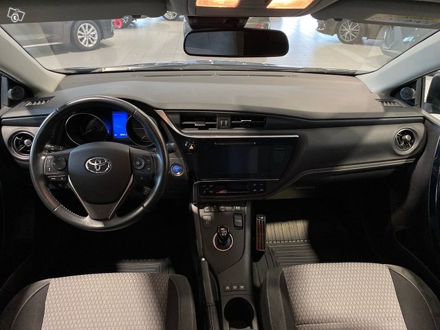 Toyota Auris 10