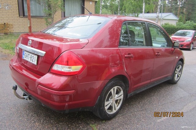 Nissan Tiida 3