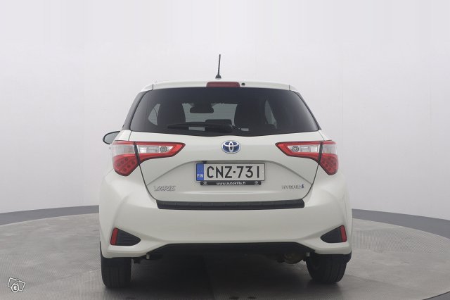 TOYOTA YARIS 4