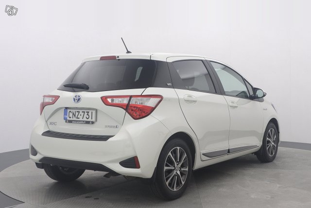 TOYOTA YARIS 5