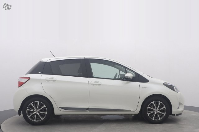 TOYOTA YARIS 6