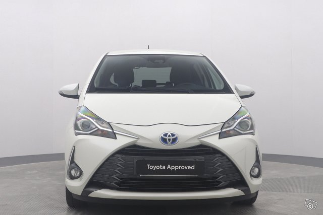 TOYOTA YARIS 8