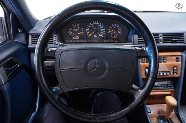 Mercedes-Benz 300 15