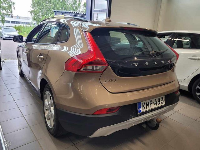 VOLVO V40 Cross Country 2