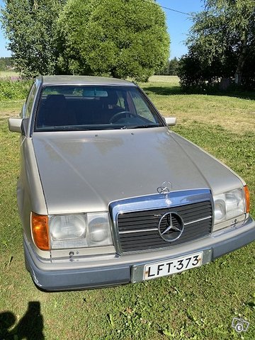 Mercedes-Benz 200 6