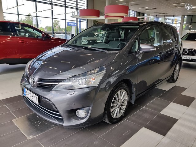 TOYOTA Verso 1