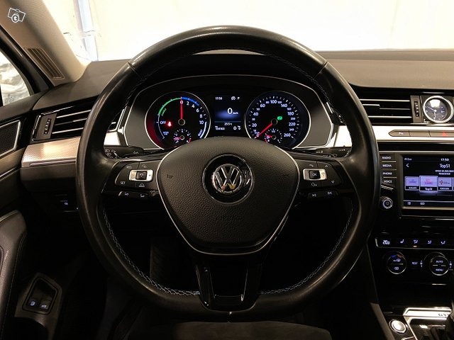 Volkswagen Passat 9