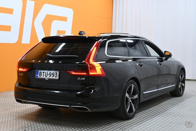 Volvo V90 8