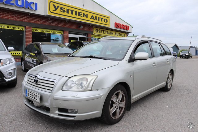 Toyota Avensis 1