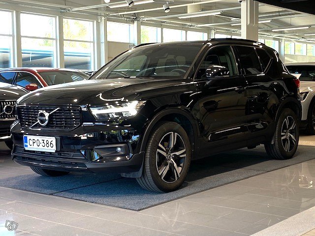 VOLVO XC40