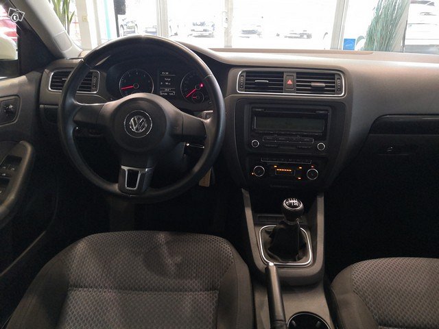 VOLKSWAGEN Jetta 7