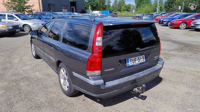 Volvo V70 3