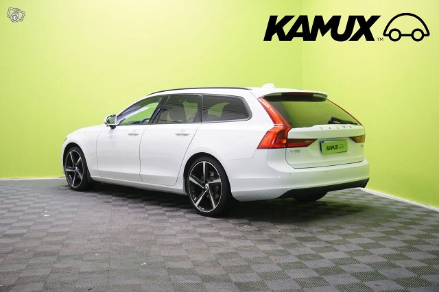 Volvo V90 5