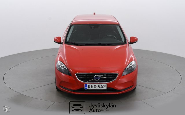 VOLVO V40 3