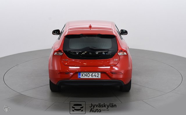 VOLVO V40 7